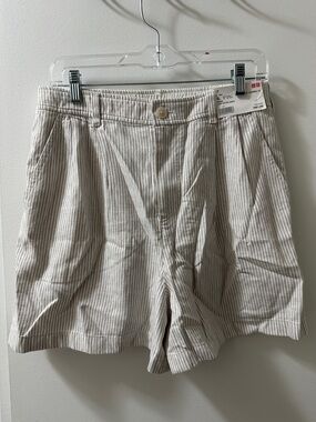 Uniqlo Beige and White Striped Linen-Cotton Shorts